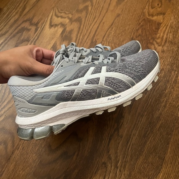 ASICS running shoes size 5 in womens - Picture 2 of 6